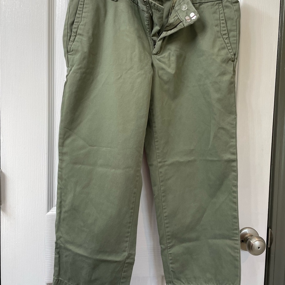 GAP Women's Olive Capris